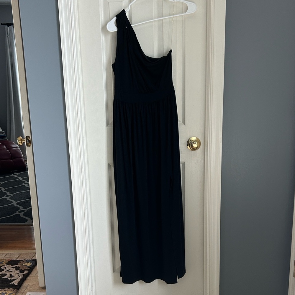 ⚜️ Black One-Shoulder Dress